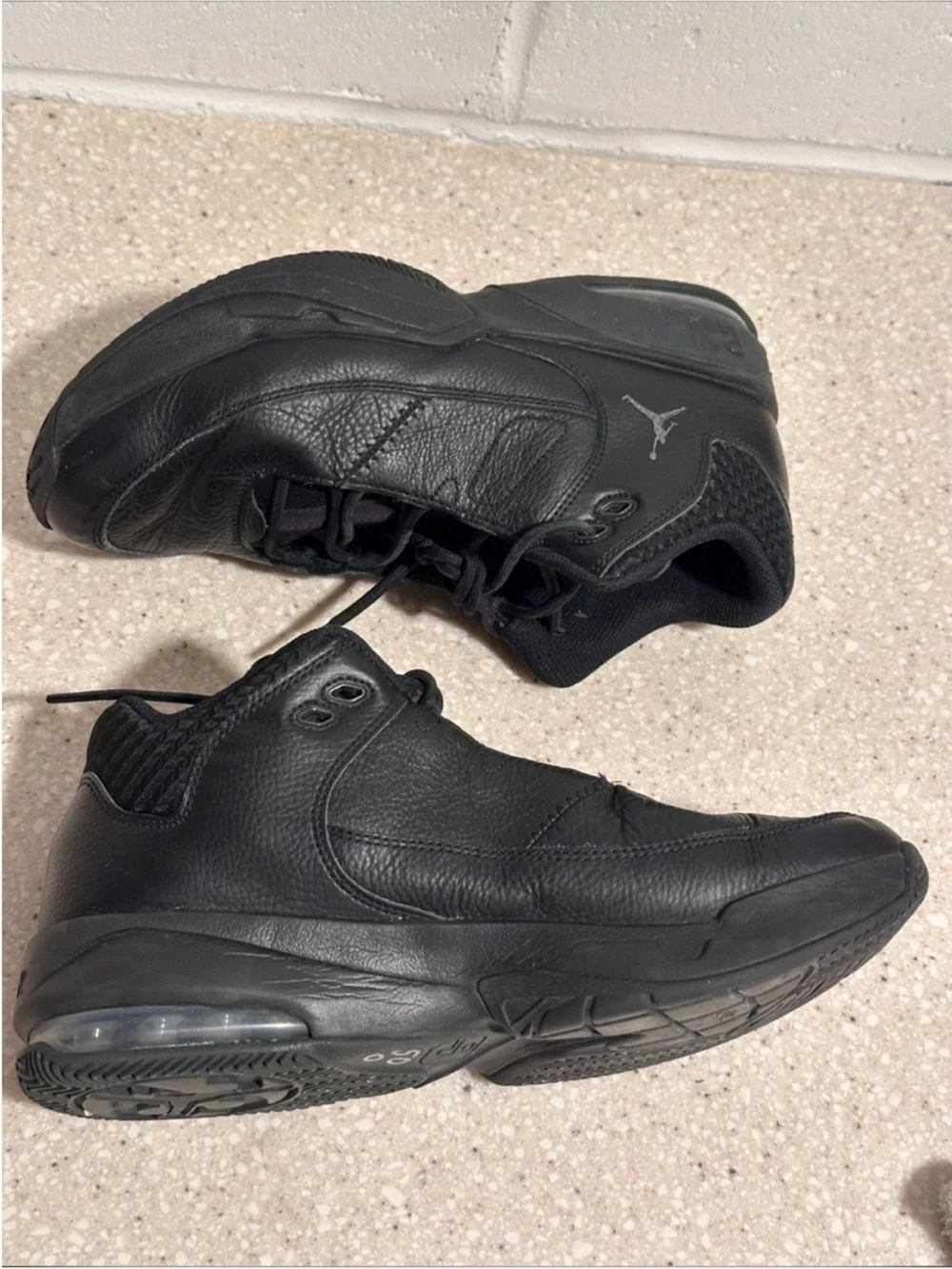Nike Air Jordan Men’s Max Aura 3 Triple Black Low Top Sneakers Basketball Size 8